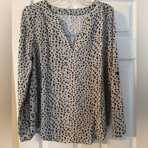 New w/out tags Grey/Black Leopard Print V-Neck Women's Top/Blouse. Size L.